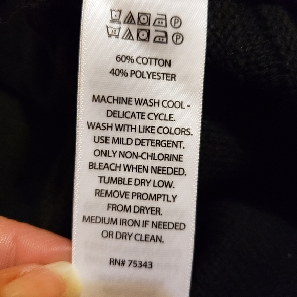 Tahari sweater size Medium - Picture 8 of 8